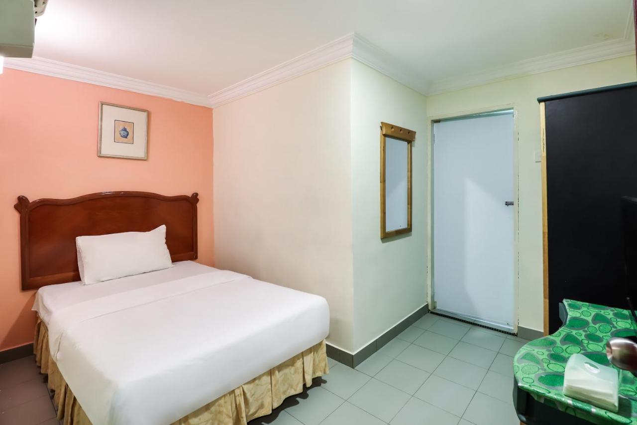 Oyo 89584 Hotel Sahara Куала-Кубу-Бару Экстерьер фото